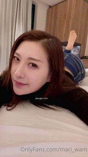 小后妈与好大儿，全程露脸黑丝高跟极品御姐激情大秀直播刺激狼友，艳舞诱惑揉奶玩逼道具插让小哥吃奶抠逼