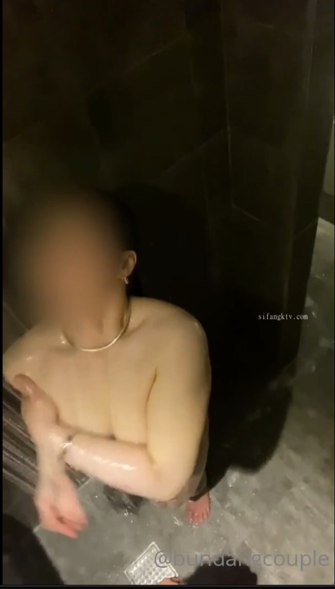 丝丝影院来姨妈了不能操逼，只能先摸摸